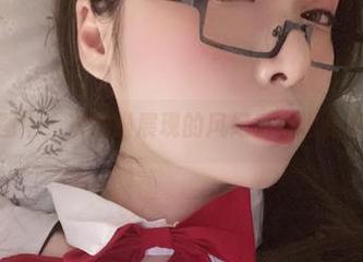在私拍原图中，次屁啦展现的风纪委员也是别样可爱！