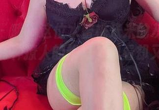 微密圈 – 哦？这位水蜜桃米米的灰丝写真，竟然有种撩人的忧郁，想看却又不敢多看…