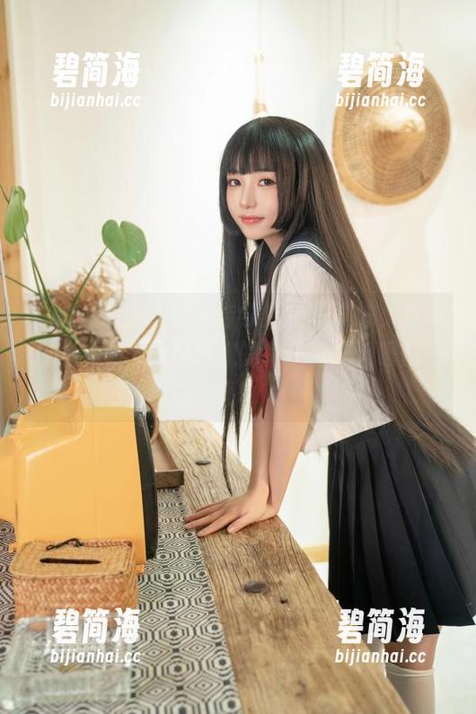 爆机少女喵小吉 总说爆机少女喵小吉学姐的写真好,我现在才发现,她那透视的裙子真让人眼前一亮!
