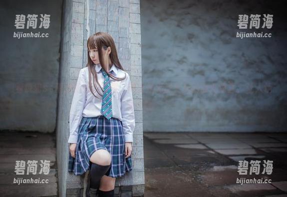 看疯猫ss羞涩的女孩写真，简直是无圣光里的意外惊喜，让人饶有兴致。