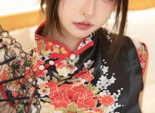 听说神乐坂真冬的夏日双人比基尼《笑颜水时计》照片中藏着不少好资源，快来开盲盒啊！