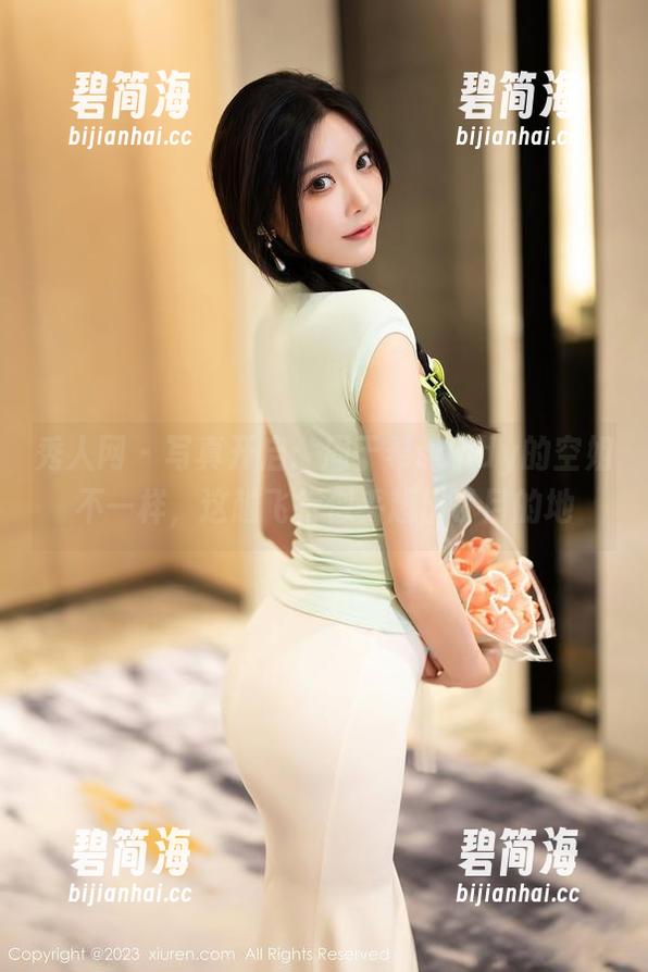秀人网 - 写真开启：周于希sandy的空姐不一样，这趟飞行似乎超出了目的地
