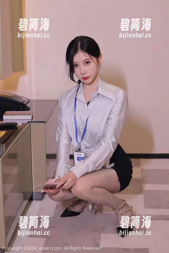 秀人网 - 就在这里，奈汐酱nice的泳池狂欢全集！我真的没想过水花会打得这么好看！原图让你亲历