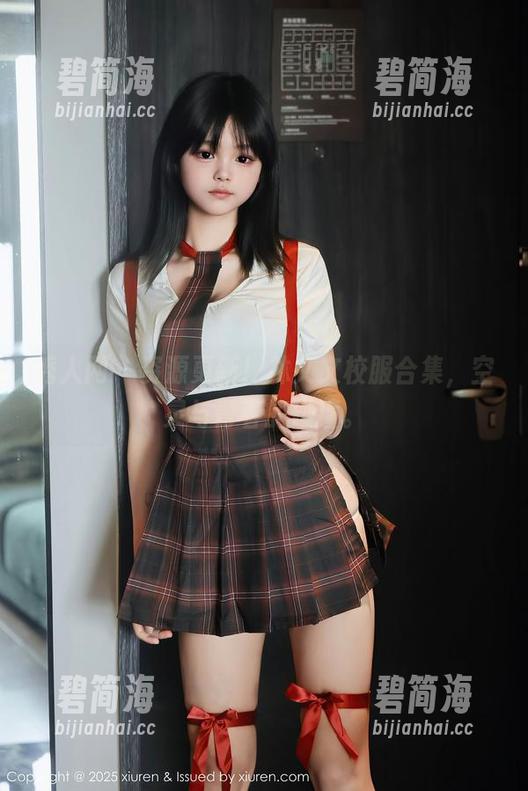 秀人网 - 资源更新！林文文校服合集，空灵与青春的碰撞。