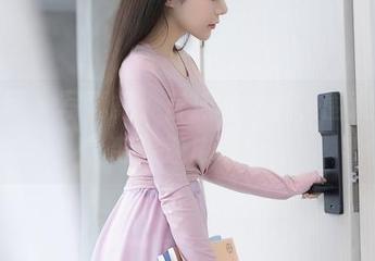 秀人网 – 写真集：言沫的女友，围观我的变脸速成班！