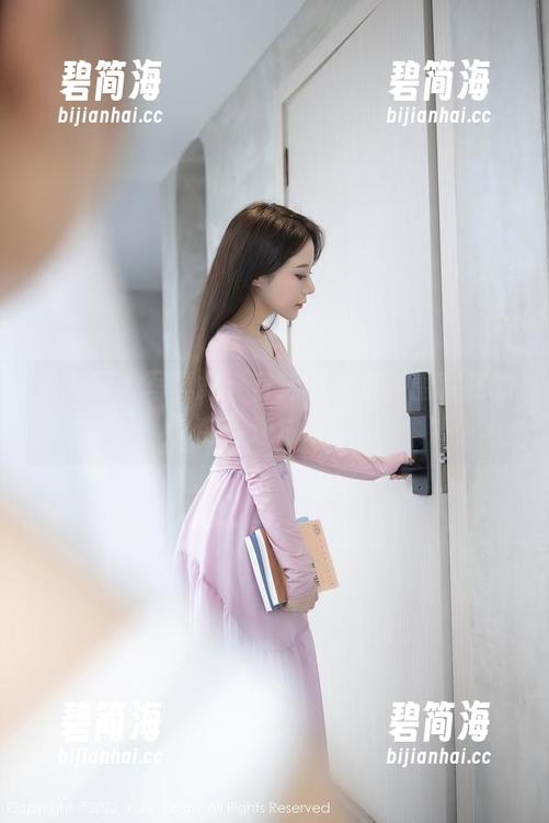 秀人网 - 写真集：言沫的女友，围观我的变脸速成班！
