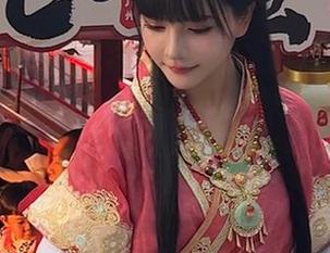 秋山AkI，自信映衬着高清美图，谁说恋爱只在春天？
