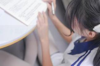 紧急企划 – 小恩拍了少女，作品里每一个眼神都在挑逗着我！