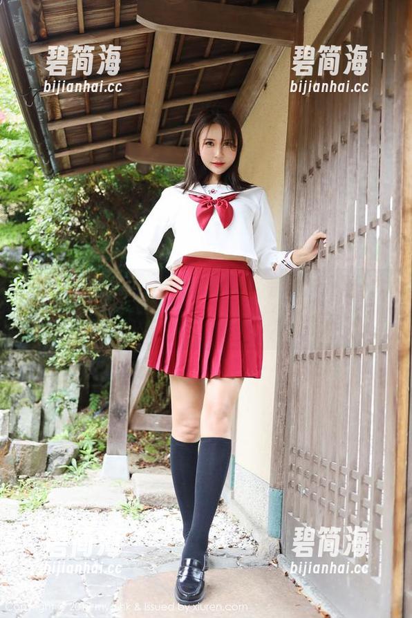 美媛馆 - 崔乖艺穿水手服的原图，偏偏穿出了不安分的气息，精选能不能更有趣？