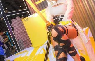 看见了菌烨tako的无圣光作品，葛饰北斋的和服泳装竟如此默契