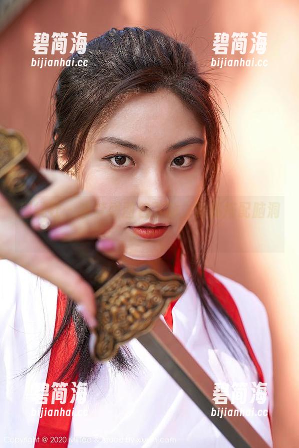 蜜桃社 - 李梦婷图包下载，制服搭配脑洞大开。