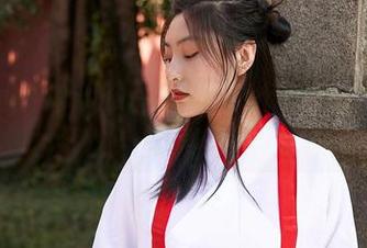 蜜桃社 – 更新！琳琳ailin今天的皮衣写真，好像不只是在展示衣服吧？