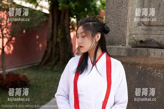 蜜桃社 - 更新！琳琳ailin今天的皮衣写真，好像不只是在展示衣服吧？