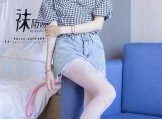 袜啵啵 – 不得不说，瑶瑶的帆布鞋福利写真让我对鞋子有了新的向往，真奇妙。