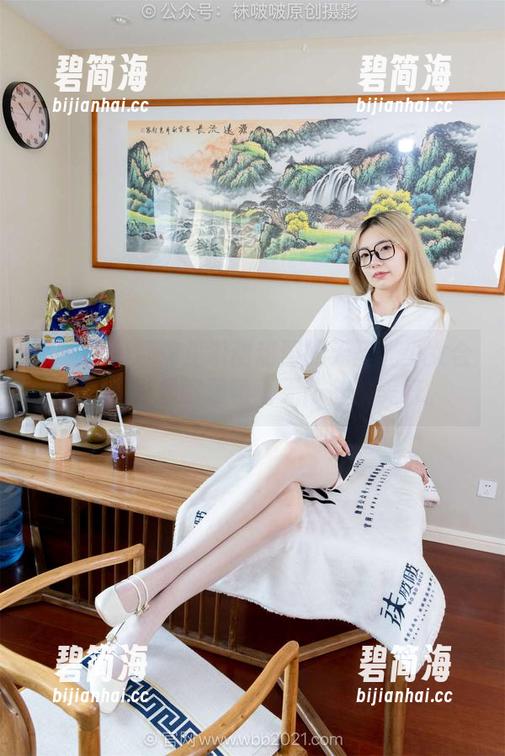 袜啵啵 - 带你见识甜甜圈的无圣光少女合集，光影里弥漫着毫无防备的美好。