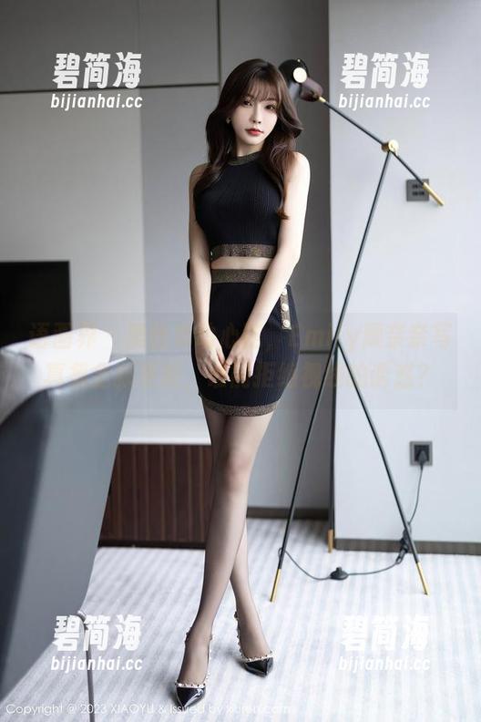 语画界 - 黑丝牵动心弦，Emily顾奈奈写真集全新更新，谁能拒绝视线的诱惑？