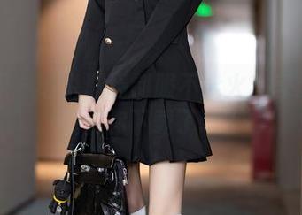 语画界 – 谁说职场制服不能火？言沫的作品集你下载了吗？