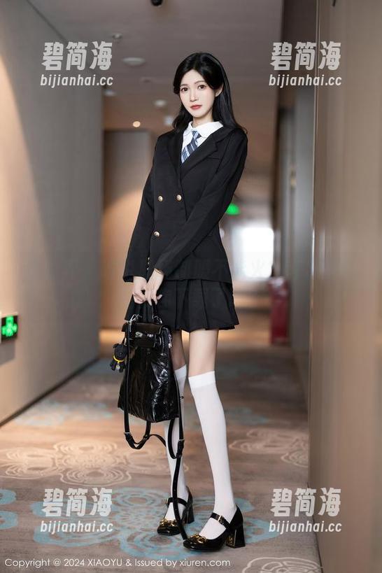 语画界 - 谁说职场制服不能火？言沫的作品集你下载了吗？