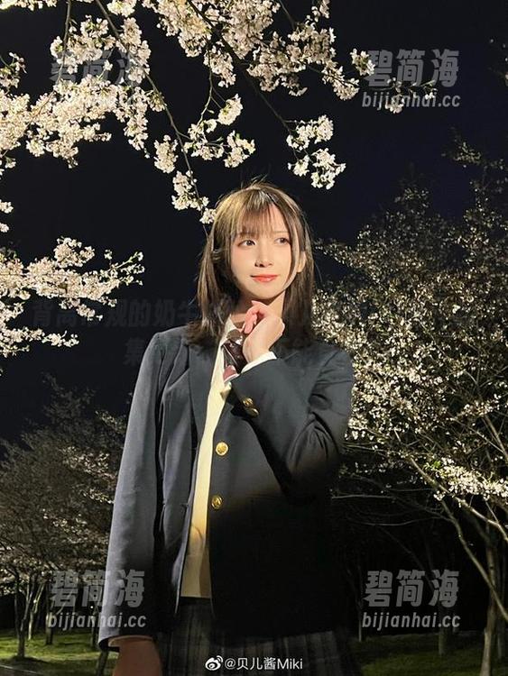 背离常规的奶牛体验：贝儿酱Miki新作品集更新，让你不能直视！