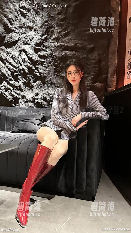 微密圈 - 这趟免费图包之旅，全靠轩子巨2兔的美足撑场面！