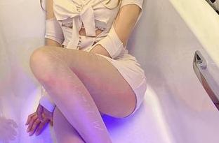 让你忍俊不禁的过期米线线喵写真：连体衣女仆遇上灭火器！