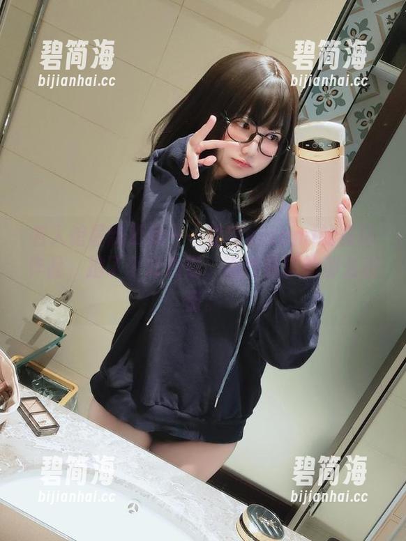 名人馆最新更新——铭铭kizami的花嫁作品，拍了个好角度，婚纱飘飘的那么自信。