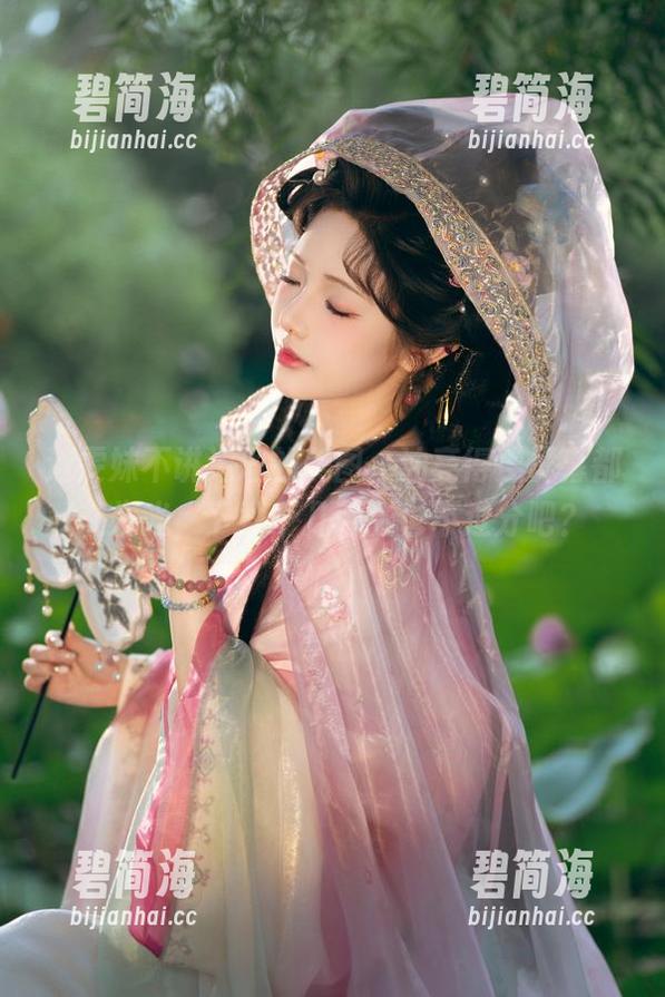 选雯妹不讲道理的美图，油亮得连屏幕都在发光，下载个几百张也不过分吧？