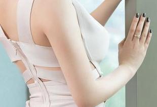 青豆客 – 绮里嘉Ula的双人套图下载指南：评委打分已开启，谁是最佳搭档？