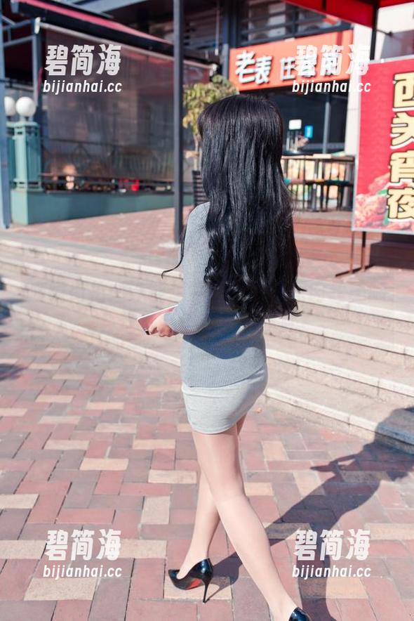 魔镜街拍：谁能想到深夜醉酒和肉丝美腿会这么完美结合的照片？