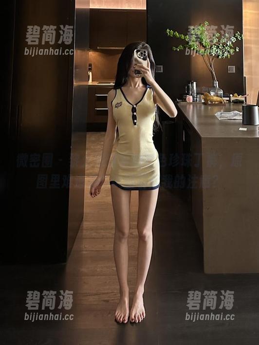 微密圈 - 黎允熙穿着的紫色珍珠丁裤，原图里难道是在试图引起我的注意？